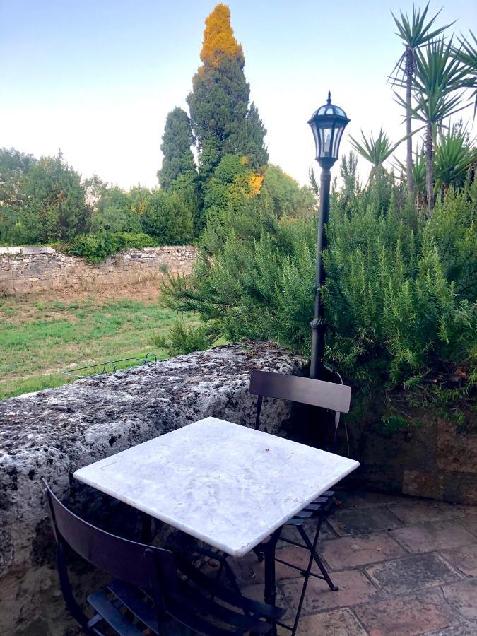 Au Bout Du Pre Hotel Pezenas Bagian luar foto