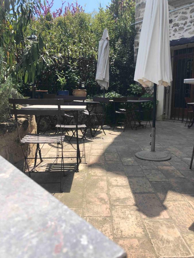 Au Bout Du Pre Hotel Pezenas Bagian luar foto