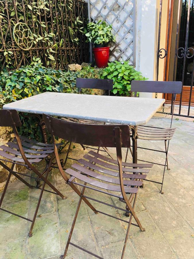 Au Bout Du Pre Hotel Pezenas Bagian luar foto
