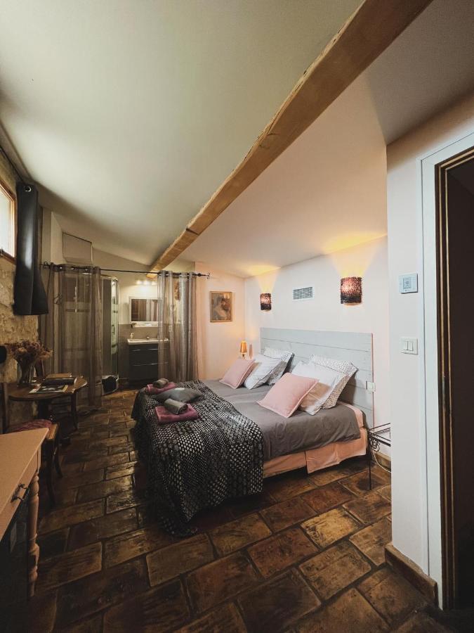 Au Bout Du Pre Hotel Pezenas Bagian luar foto