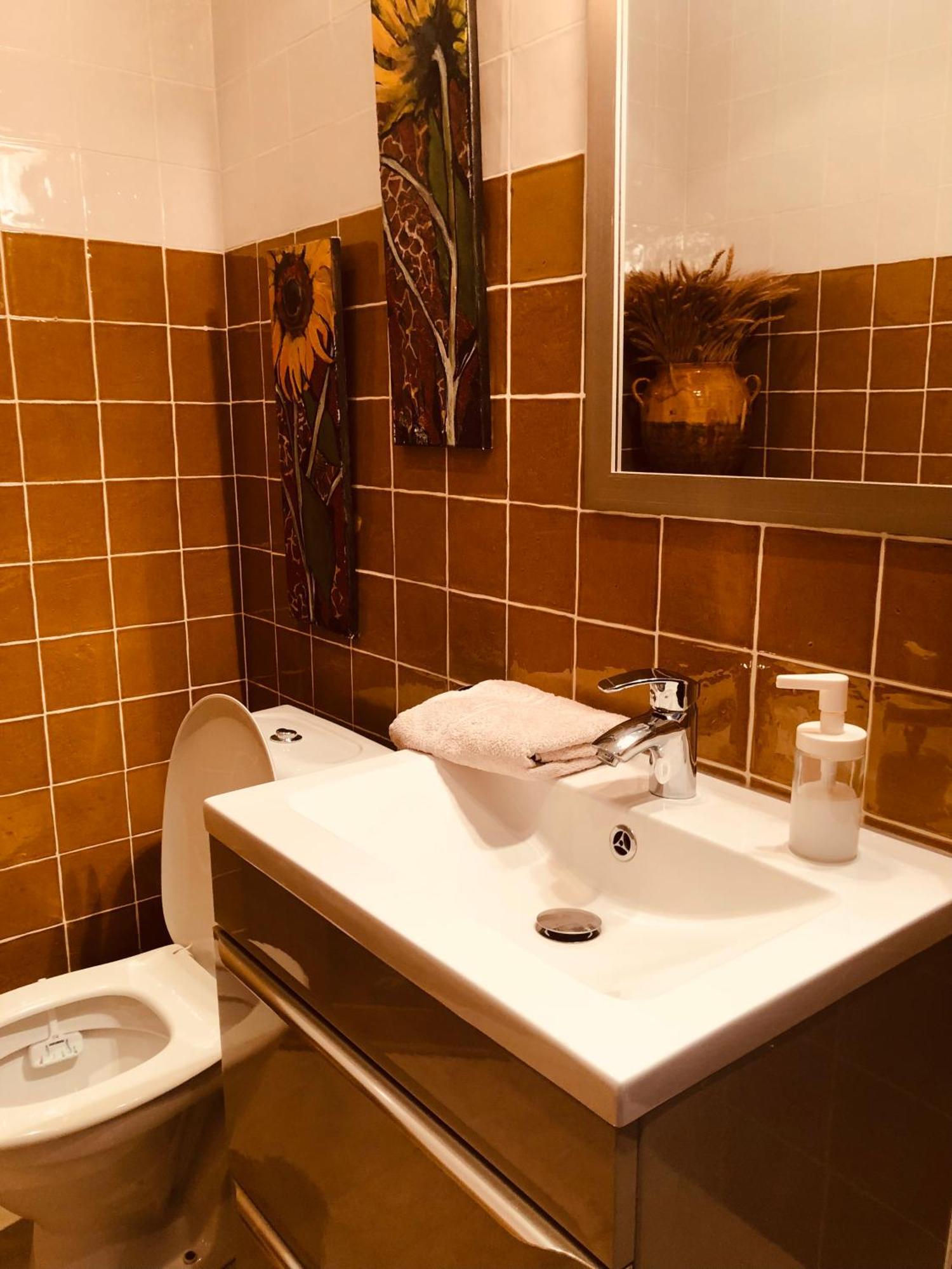 Au Bout Du Pre Hotel Pezenas Bagian luar foto